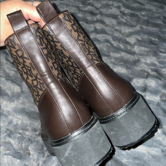 NWOT DKNY Brown Platform Boots Faux Leather Size 10 - Picture 5 of 6